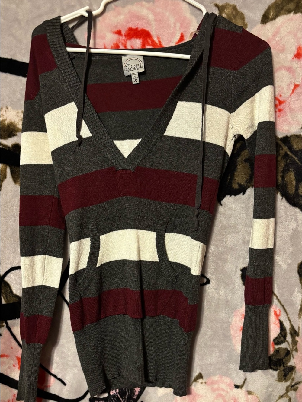 SLOPE Striped V‑Neck Hooded Sweater in Wine, Gray & White
